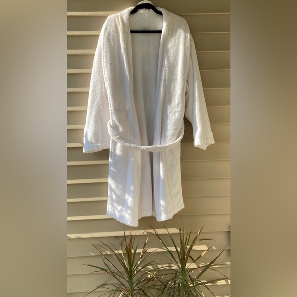 Gently Loved Sz-L/XL Robe By:”Hotel Collection” Luxurious💯Cotton White Bathrobe - Picture 1 of 16